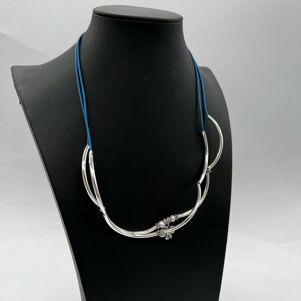 Lizzy James Blue Silvertone Necklace Bracelet With 3 Leaf Clover 28$